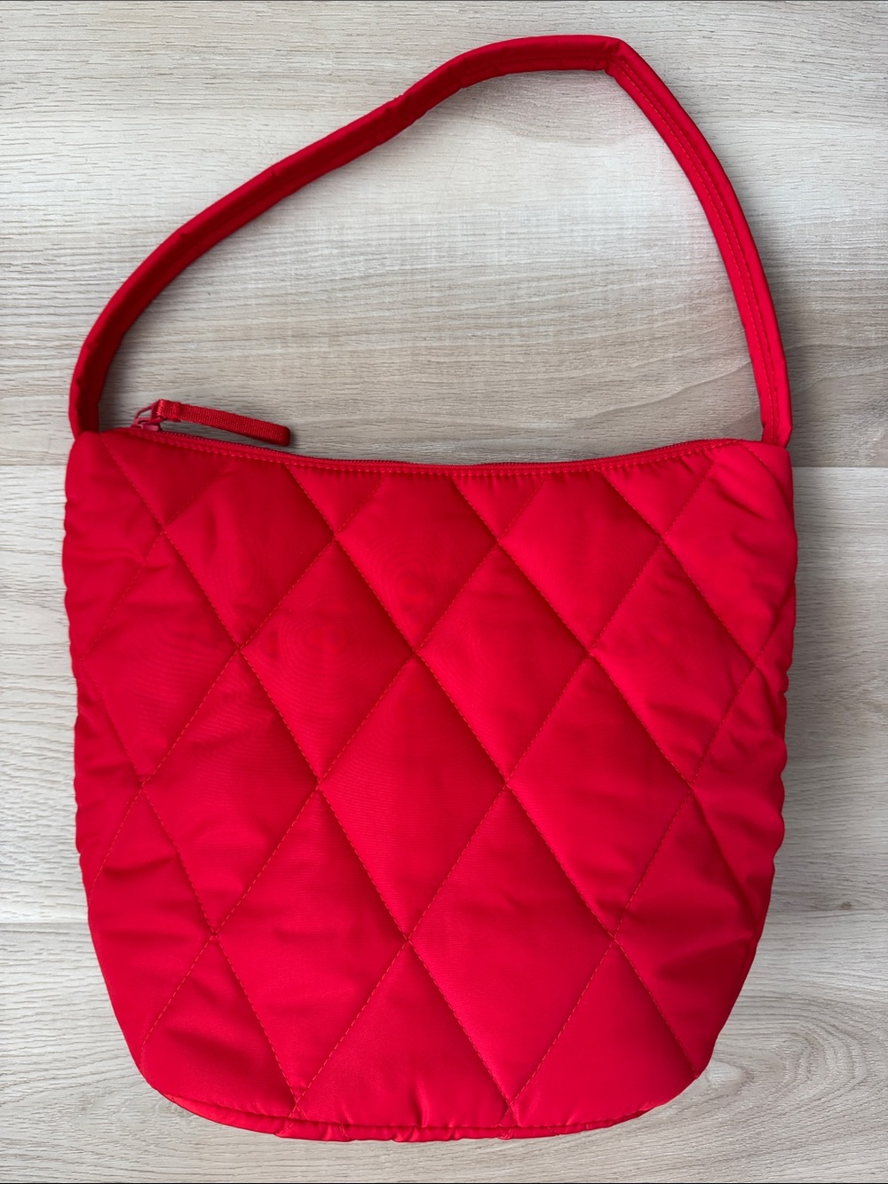 Vera Bradley - Ultralight Slouchy Bucket Shoulder Bag